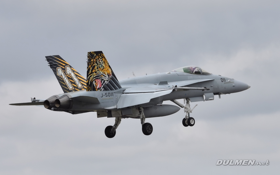 01C FA-18C J-5011 FS11